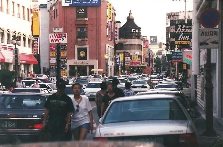 Apgujeong in the 1990s